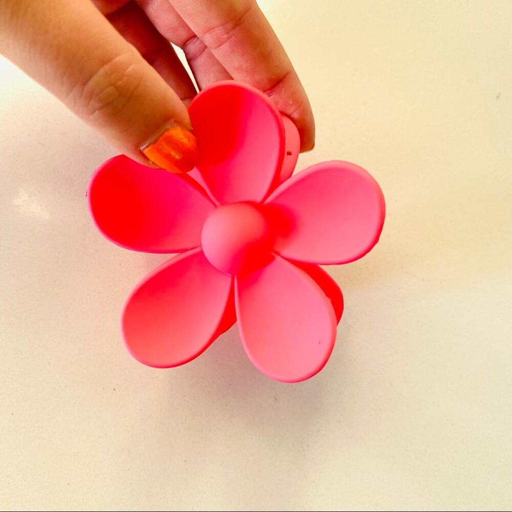 NEW FREE PEOPLE Hot Pink Neon Daisy Flower Claw Clip Hair Retro Oversized Updo